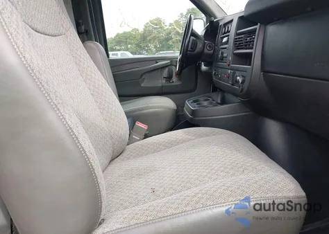 2015 Chevrolet Express 2500 Work Van z USA, uszkodzony, nr VIN 1GCWGFCF9F1168182